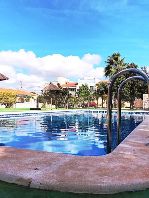 Cozy Bungalow In Urb La Marina With Shared Pool San Fulgencio المظهر الخارجي الصورة